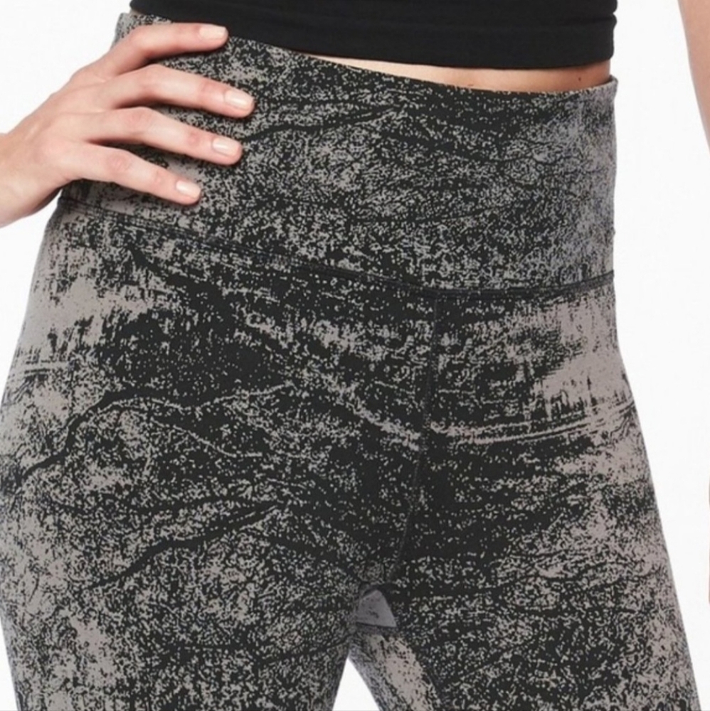Athleta Elation Glade Ultra High Rise 7/8 Leggings - Picture 2 of 9